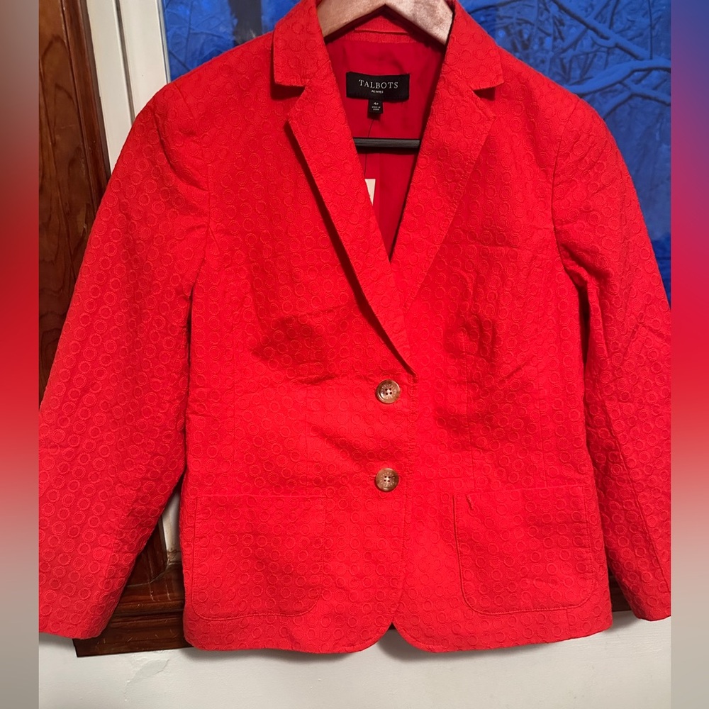 Cute women’s Blazer NWT Size 4 Petite